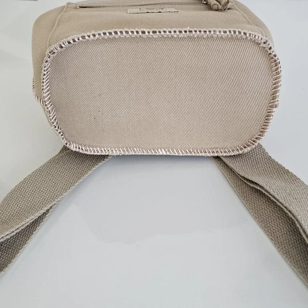 UGG BACKPACK NWOT! RARE. - Picture 8 of 13